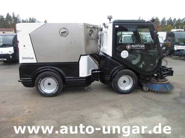 Nilfisk - CR3500 Bj. 2015 Kehrmaschine 4x4 Schmidt Multigo - Flexigo