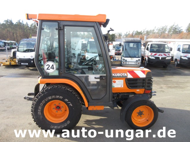 Kubota - B 2410 Baujahr 2006 4x4 Heckzapfwelle Kommunaltraktor mit Getriebeschaden