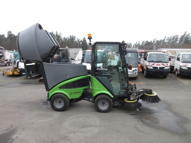 Nilfisk - CR 2250 Egholm Bj. 2015 Kehrmaschine 4x4 Perkins Diesel Knicklenkung